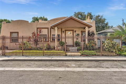 Купить виллу или дом в Майами, Флорида 5 спален, 207.17м2, № 1938584 - фото 1