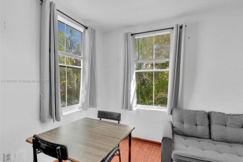 Купить виллу или дом в Майами, Флорида 5 спален, 207.17м2, № 1938584 - фото 16