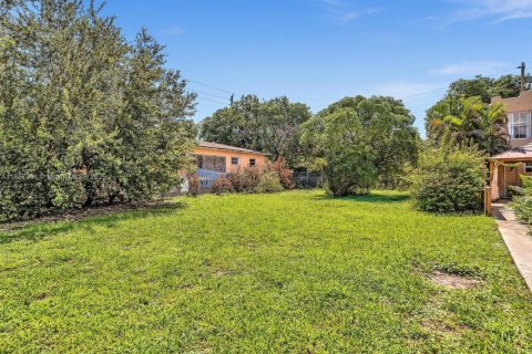 Купить виллу или дом в Майами, Флорида 5 спален, 207.17м2, № 1938584 - фото 23