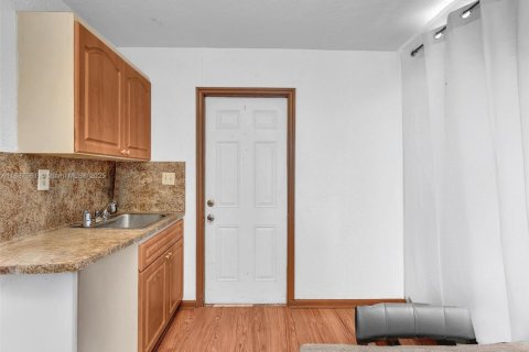 Купить виллу или дом в Майами, Флорида 5 спален, 207.17м2, № 1938584 - фото 17