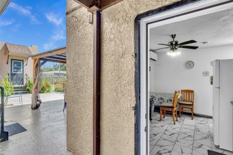 Купить виллу или дом в Майами, Флорида 5 спален, 207.17м2, № 1938584 - фото 2