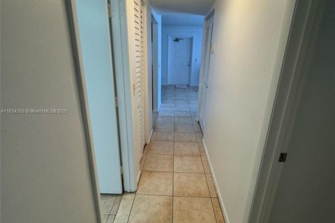 Condo in West Palm Beach, Florida, 2 bedrooms  № 1814049 - photo 13