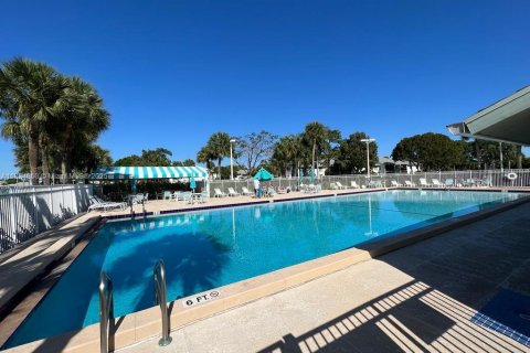 Condo in West Palm Beach, Florida, 2 bedrooms  № 1814049 - photo 5