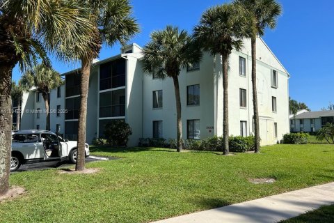 Condo in West Palm Beach, Florida, 2 bedrooms  № 1814049 - photo 3
