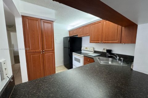 Condo in West Palm Beach, Florida, 2 bedrooms  № 1814049 - photo 14