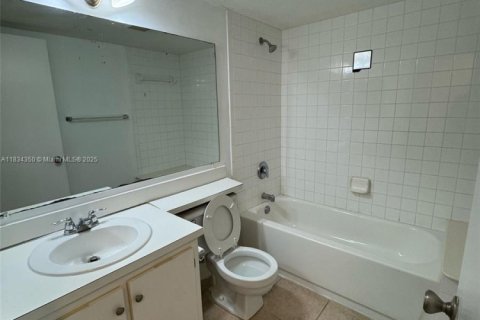 Condo in West Palm Beach, Florida, 2 bedrooms  № 1814049 - photo 12