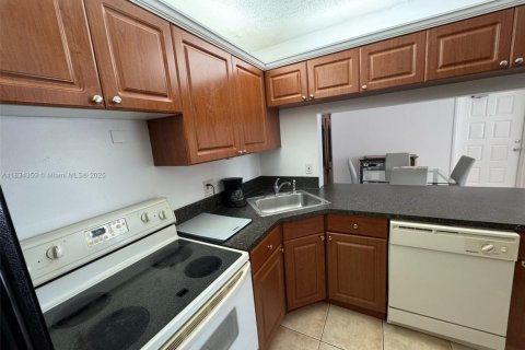 Condo in West Palm Beach, Florida, 2 bedrooms  № 1814049 - photo 16