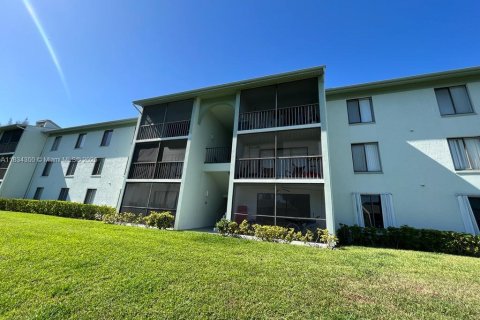 Condo in West Palm Beach, Florida, 2 bedrooms  № 1814049 - photo 7