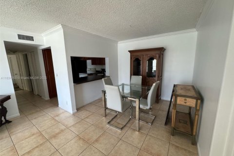 Condo in West Palm Beach, Florida, 2 bedrooms  № 1814049 - photo 17