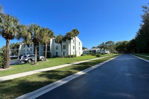 Condo in West Palm Beach, Florida, 2 bedrooms  № 1814049 - photo 2