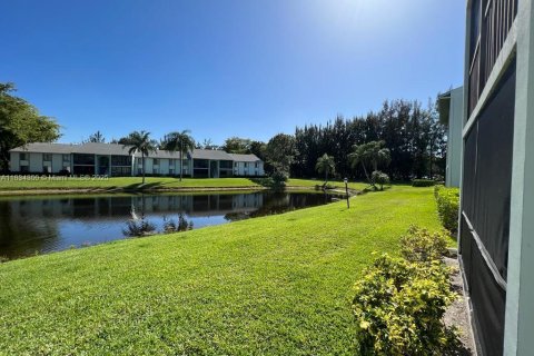 Condo in West Palm Beach, Florida, 2 bedrooms  № 1814049 - photo 1