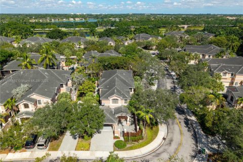 Снять в аренду таунхаус в Уэстон, Флорида 3 спальни, 212.75м2, № 1956541 - фото 6