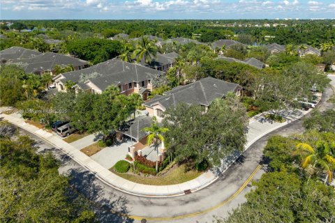 Снять в аренду таунхаус в Уэстон, Флорида 3 спальни, 212.75м2, № 1956541 - фото 7