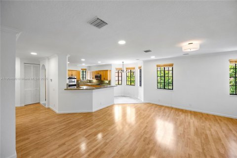 Снять в аренду таунхаус в Уэстон, Флорида 3 спальни, 212.75м2, № 1956541 - фото 12