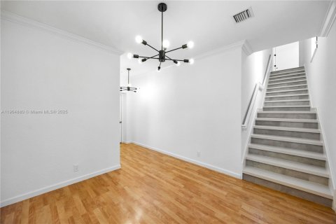 Снять в аренду таунхаус в Уэстон, Флорида 3 спальни, 212.75м2, № 1956541 - фото 11