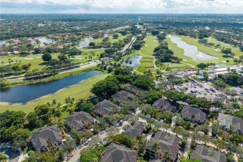 Снять в аренду таунхаус в Уэстон, Флорида 3 спальни, 212.75м2, № 1956541 - фото 8
