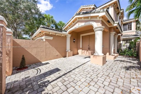 Снять в аренду таунхаус в Уэстон, Флорида 3 спальни, 212.75м2, № 1956541 - фото 4