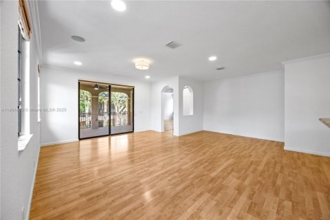 Снять в аренду таунхаус в Уэстон, Флорида 3 спальни, 212.75м2, № 1956541 - фото 14