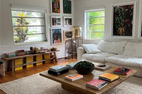 Apartment in Coral Gables, Florida 2 bedrooms, 239.69 sq.m. № 1951642 - photo 7