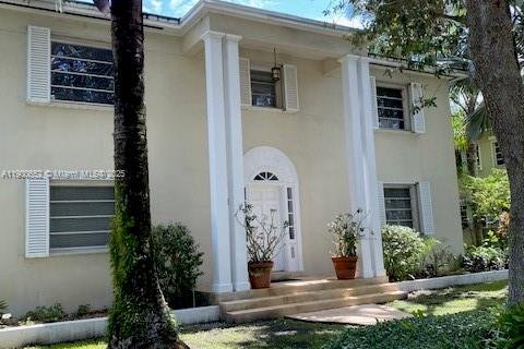 Apartment in Coral Gables, Florida 2 bedrooms, 239.69 sq.m. № 1951642 - photo 1