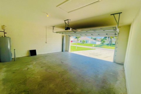 House in Port St. Lucie, Florida 4 bedrooms, 178 sq.m. № 2245701 - photo 5