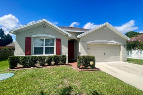 House in Port St. Lucie, Florida 4 bedrooms, 178 sq.m. № 2245701 - photo 4