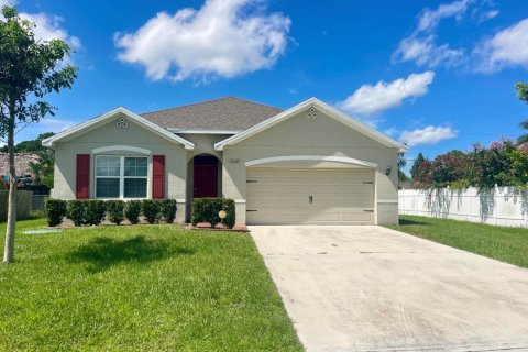 House in Port St. Lucie, Florida 4 bedrooms, 178 sq.m. № 2245701