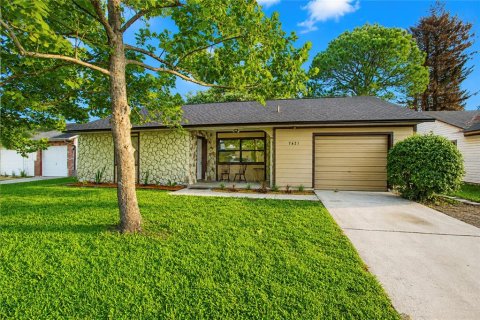 House in Orlando, Florida 3 bedrooms, 102.19 sq.m. № 2283314