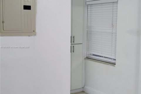 Apartment in North Miami Beach, Florida 1 bedroom, 51.1 sq.m. № 1896066 - photo 11