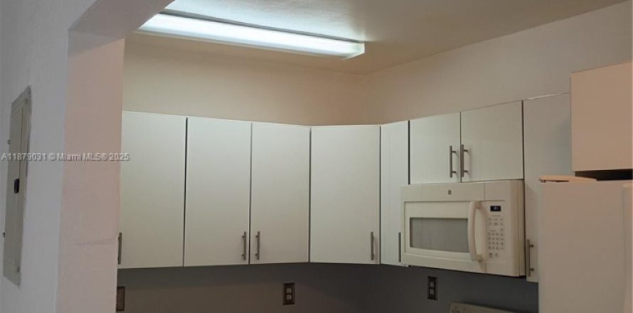 Apartment in North Miami Beach, Florida 1 bedroom, 51.1 sq.m. № 1896066