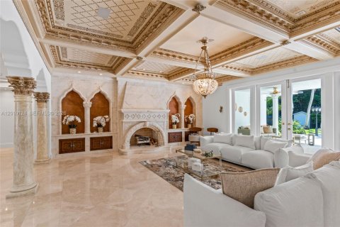 House in Coral Gables, Florida 6 bedrooms, 764.21 sq.m. № 2076483 - photo 13