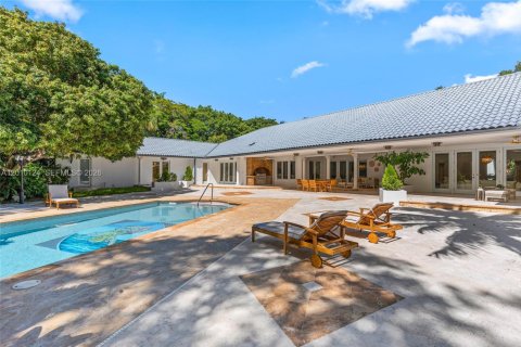 House in Coral Gables, Florida 6 bedrooms, 764.21 sq.m. № 2076483 - photo 3