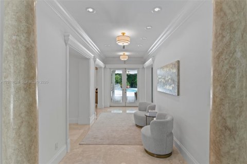 House in Coral Gables, Florida 6 bedrooms, 764.21 sq.m. № 2076483 - photo 14