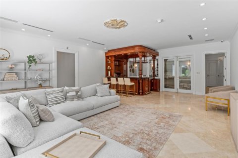 House in Coral Gables, Florida 6 bedrooms, 764.21 sq.m. № 2076483 - photo 18