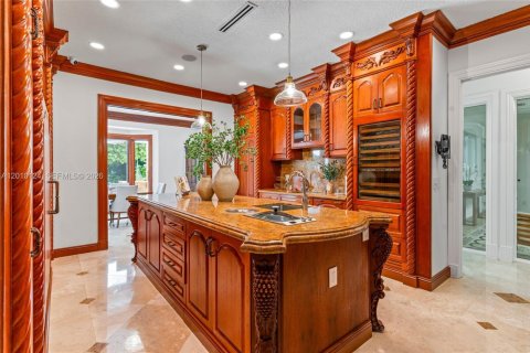 House in Coral Gables, Florida 6 bedrooms, 764.21 sq.m. № 2076483 - photo 21