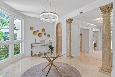 House in Coral Gables, Florida 6 bedrooms, 764.21 sq.m. № 2076483 - photo 4