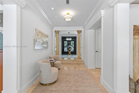 House in Coral Gables, Florida 6 bedrooms, 764.21 sq.m. № 2076483 - photo 15