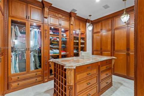 House in Coral Gables, Florida 6 bedrooms, 764.21 sq.m. № 2076483 - photo 29