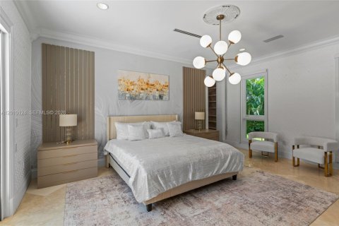 House in Coral Gables, Florida 6 bedrooms, 764.21 sq.m. № 2076483 - photo 23