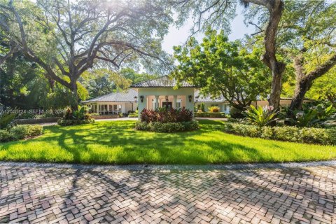 House in Coral Gables, Florida 6 bedrooms, 764.21 sq.m. № 2076483