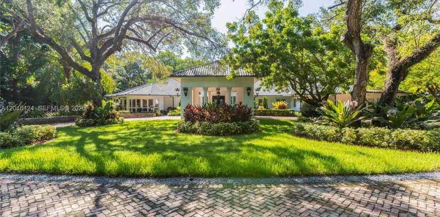 House in Coral Gables, Florida 6 bedrooms, 764.21 sq.m. № 2076483