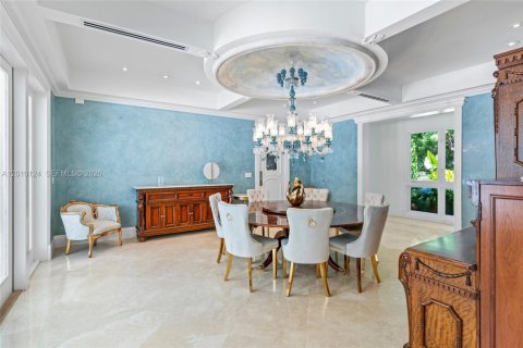 House in Coral Gables, Florida 6 bedrooms, 764.21 sq.m. № 2076483 - photo 19