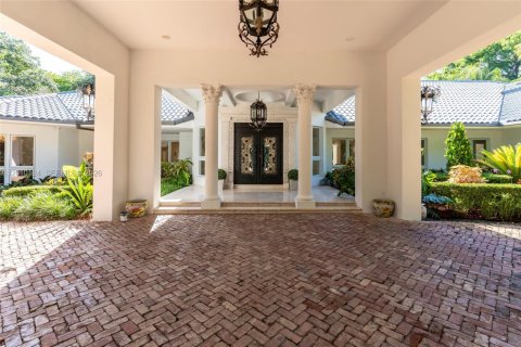 House in Coral Gables, Florida 6 bedrooms, 764.21 sq.m. № 2076483 - photo 11