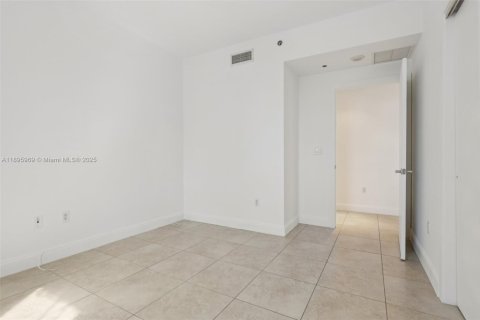 Condo in Miami, Florida, 2 bedrooms  № 1953467 - photo 23