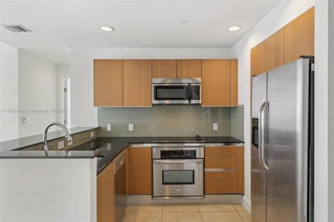 Condo in Miami, Florida, 2 bedrooms  № 1953467 - photo 3