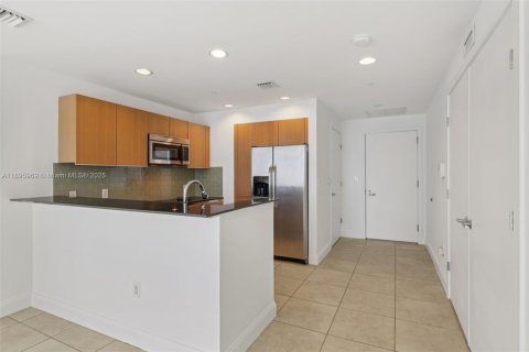Condo in Miami, Florida, 2 bedrooms  № 1953467 - photo 7
