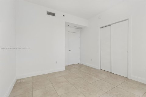 Condo in Miami, Florida, 2 bedrooms  № 1953467 - photo 26