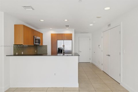 Condo in Miami, Florida, 2 bedrooms  № 1953467 - photo 8