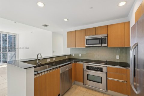 Condo in Miami, Florida, 2 bedrooms  № 1953467 - photo 4