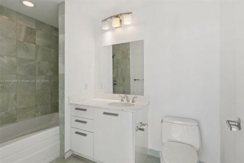 Condo in Miami, Florida, 2 bedrooms  № 1953467 - photo 21